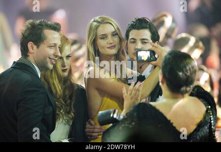 Rosie Huntington-Whiteley nimmt an der amfAR's 21st Cinema Against AIDS Gala Teil, die von Worldview, Bold Films und Bvlgari am 22. Mai 2014 im Hotel du Cap-Eden-Roc in Cap d'Antibes, Frankreich, präsentiert wird. Foto von Lionel Hahn/ABACAPRESS.COM Stockfoto