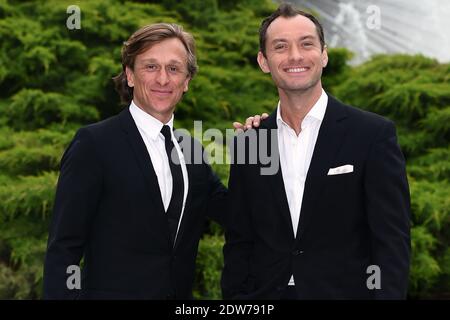 Jeremy Gilley, Gründer der gemeinnützigen Organisation "Peace One Day" und Jude Law nehmen an der "Peace One Day Monaco Gala" Teil, die am 22. Mai 2014 in der Salle des Etoiles im Sporting Monte-Carlo in Monte-Carlo, Monaco, stattfand. Die Wohltätigkeitsveranstaltung profitiert von der pädagogischen Arbeit des Peace One Day in der Demokratischen Republik Kongo und der Region der Großen Seen in Afrika. Foto von Nicolas Gouhier/ABACAPRESS.COM Stockfoto