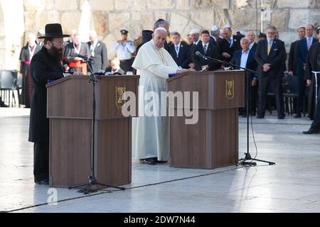 Papst Franziskus betet an der Westmauer während seines Besuchs im Heiligen Land, in Jerusalem, Israel, am 26. Mai 2014. Foto von ABACAPRESS.COM Stockfoto