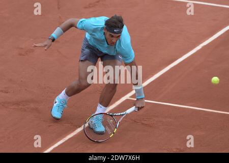 Der spanische Rafael Nadal spielt in der zweiten Runde der French Tennis Open 2014 im Roland-Garros Stadion, Paris, Frankreich am 28. Mai 2014. Foto von Henri Szwarc/ABACAPRESS.COM Stockfoto