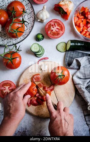 Herstellung Von Gazpacho Stockfoto