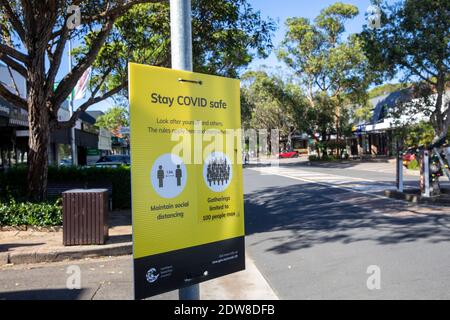 Sydney, Australien. Mittwoch, 23. Dezember 2020. Die Regierung von NSW hält die nördlichen Strände Sydneys nach dem Ausbruch der COVID 19 in Avalon Beach fest. Die abgebildeten Straßen in Avalon sind fast menschenleer. Credit martin.berry@alamy live News. Quelle: martin Berry/Alamy Live News Stockfoto