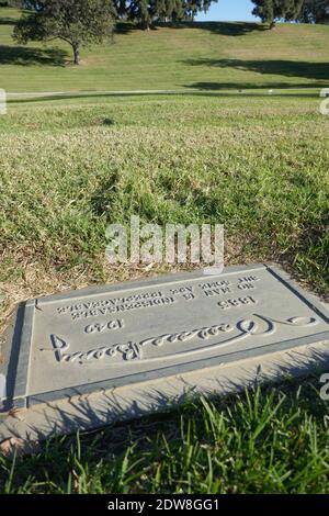 Glendale, Kalifornien, USA 21. Dezember 2020 EIN allgemeiner Blick auf die Atmosphäre des Grabes von Wallace Beery in der Sektion Vale of Memory im Forest Lawn Memorial Park am 21. Dezember 2020 in Glendale, Kalifornien, USA. Foto von Barry King/Alamy Stockfoto Stockfoto