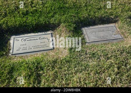 Glendale, Kalifornien, USA 21. Dezember 2020 EIN allgemeiner Blick auf die Atmosphäre des Grabes von Wallace Beery in der Sektion Vale of Memory im Forest Lawn Memorial Park am 21. Dezember 2020 in Glendale, Kalifornien, USA. Foto von Barry King/Alamy Stockfoto Stockfoto