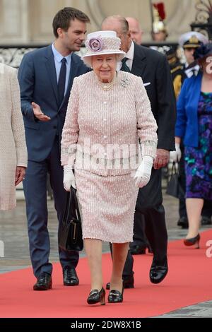 Die Königin Elisabeth II. Und die Königliche Hoheit der Herzog von Edinburgh werden von der französischen Bürgermeisterin Anne Hidalgo im Rathaus empfangen, als Teil des Staatsbesuchs der Königin in Paris, Frankreich, am 7. Juni 2014. Foto von Nicolas Briquet/ABACAPRESS.COM Stockfoto