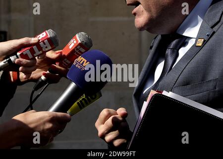 Pierre Gattaz, Chef des französischen Arbeitgeberverbands Medef, antwortet den Medien, als er am 12. juni 2014 ein Treffen mit dem französischen Präsidenten im Elysee-Palast verlässt. Foto von Stephane Lemouton/ABACAPRESS.COM Stockfoto