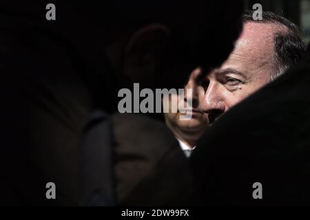 Pierre Gattaz, Chef des französischen Arbeitgeberverbands Medef, antwortet den Medien, als er am 12. juni 2014 ein Treffen mit dem französischen Präsidenten im Elysee-Palast verlässt. Foto von Stephane Lemouton/ABACAPRESS.COM Stockfoto