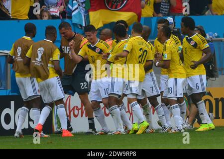 Kolumbiens Freude, nachdem James Rodriguez das Tor 1-0 erreicht hat, das während der Fußball-Weltmeisterschaft 2014 das Y der Elfenbeinküste während der ersten Runde des Gruppe-D-Spiels Kolumbien gegen die Elfenbeinküste im Nationalstadion Brasilia, Brasilien, am 19. Juni 2014 kämpft. Kolumbien gewann 2:1. Foto von Henri Szwarc/ABACAPRESS.COM Stockfoto