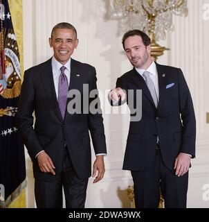 US-Präsident Barack Obama (L) und 2013 NASCAR Sprint Cup Series Champion Jimmie Johnson Geste an Publikum Mitglieder während einer Veranstaltung in Johnson's Ehre im East Room des Weißen Hauses am 25. Juni 2014 in Washington, DC. Foto von Olivier Douliery/ABACAPRESS.COM Stockfoto