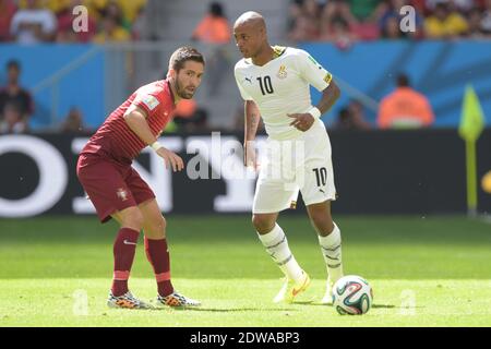 Der Ghanaer Andre Ajew kämpft während der Fußball-Weltmeisterschaft 2014 gegen den Portugiesen Joao Moutinho am 26. Juni 2014 im Nationalstadion Brasilia, Brasilien, gegen das Gruppe G-Spiel Ghana gegen Portugal. Portugal gewann 2:1. Foto von Henri Szwarc/ABACAPRESS.COM Stockfoto