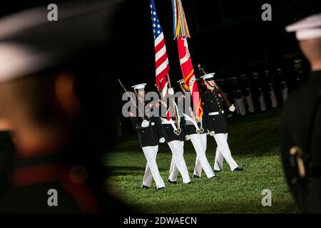 Die Marine Barracks Abendparade in Washington, DC, USA., am 27. Juni 2014. Foto von Kristoffer Tripplaar/Pool/ABACAPRESS.COM Stockfoto