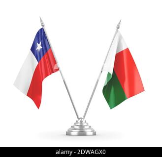 Madagaskar und Chile Tischflags isoliert auf weißem 3D-Rendering Stockfoto