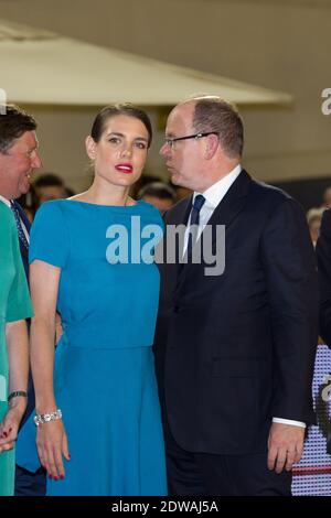 Prinz Albert II. Von Monaco und seine Nichte Charlotte Casiraghi nehmen am 28. Juni 2014 im Rahmen der Global Champions Tour in Monaco an der Ausgabe 2014 des Springpferdewettbewerbs Jumping International von Monaco Teil. Foto Thierry Orban/ABACAPRESS.COM Stockfoto