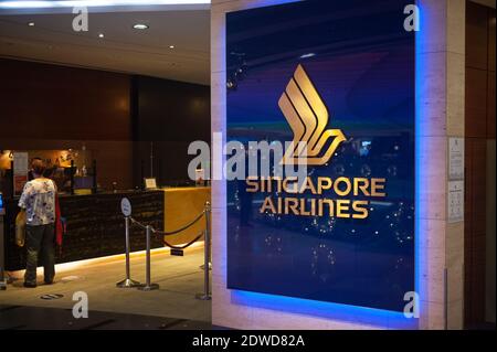 21.12.2020, Singapur, Republik Singapur, Asien - Service Center der nationalen Fluggesellschaft Singapore Airlines im EINKAUFSZENTRUM ION Orchard. Stockfoto