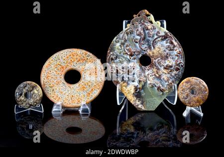 Alte antike geschnitzte chinesische Jade Bis. Stockfoto