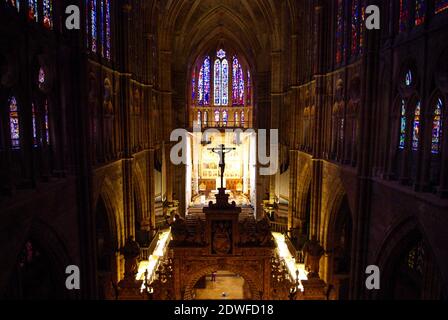 Jakobsweg. Innen. Hochaltar und Buntglasfenster in der Kathedrale von Leon, Spanien Stockfoto