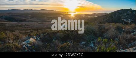 Sonnenuntergang über der Mündung im Morro Bay State Park, California Central Coast, Panoramablick Stockfoto