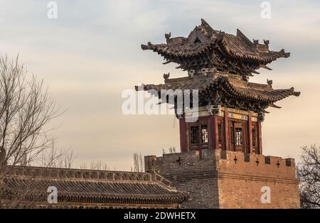 Qixian, Qixian, China. Dezember 2020. Shanxi, CHINA-am 18. Dezember 2020, jstars Hof auch bekannt als die zentrale Schriftrolle, in shanxi qixian befindet, wurde im Jahr 1756 gegründet, ist der gesamte Hof doppelt ''xi'' Glyphe, ist in sechs zusammengesetzte geteilt, die Menge von 20 Hof, 313 Häuser, Baufläche von 4175 Quadratmetern, drei gegenüberliegende Straße, Umgeben von bis zu 10 Meter geschlossenen blauen Ziegelwand, Tor für die Tor-Typ Loch-Typ, ist eine traditionelle nördliche Wohnarchitektur Stil des alten Hauses. Quelle: SIPA Asia/ZUMA Wire/Alamy Live News Stockfoto