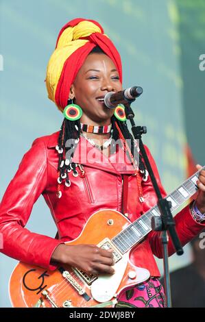 Malischer Musiker, Fatoumata Diawara beim Larmer Tree Festival, 2012, UK Stockfoto