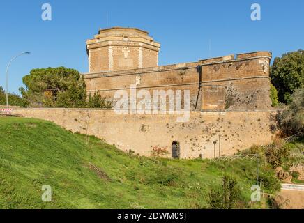 Civita Castellana, eine der Perlen der Provinz Viterbo, ist eines der bezauberndsten Dörfer Mittelitaliens. Hier insbesondere die Sangallo Fort Stockfoto