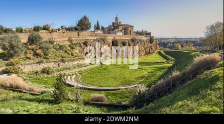 Civita Castellana, eine der Perlen der Provinz Viterbo, ist eines der bezauberndsten Dörfer Mittelitaliens. Hier insbesondere S.M.Maggiore Stockfoto