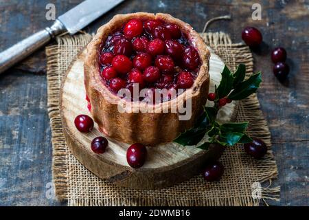 Traditionelle Cranberry gekrönt Schweinefleisch Pie Stockfoto