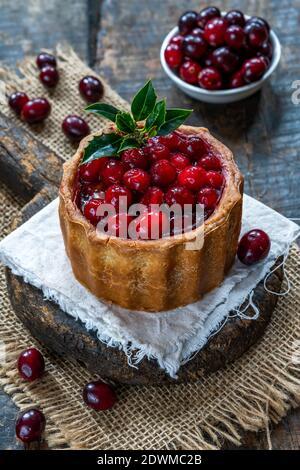 Traditionelle Cranberry gekrönt Schweinefleisch Pie Stockfoto