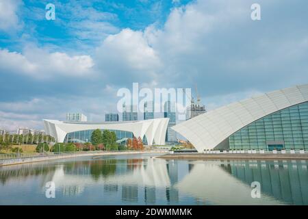 Die moderne Architektur im orientalischen Sportzentrum in Shanghai, China. Stockfoto