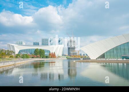 Die moderne Architektur im orientalischen Sportzentrum in Shanghai, China. Stockfoto