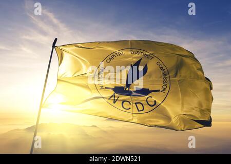 National Capital District NCD Provinz Papua-Neuguinea Flagge nebel bei sonnenaufgang Stockfoto