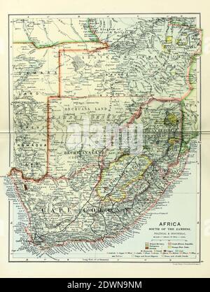 Alte Karte von Afrika südlich des Zambesi [Zambezi River] politisch und industriell (1895) aus dem Buch 'The Castle Line Atlas of South Africa' : Eine Serie von 16 Tafeln, gedruckt in Farbe, mit 30 Karten und Diagramme, mit einem Bericht über die geographischen Merkmale, das Klima, die Mineral-und andere Ressourcen, und die Geschichte von Südafrika. Und ein Index von über 6,000 Namen Stockfoto