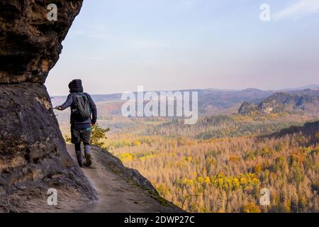 Wandern schmaler Weg - Wanderweg zur Idagrotte im sächsischen schweiz Nationalpark, sächsische schweiz, elbsansteingebirge, ostdeutschland Stockfoto