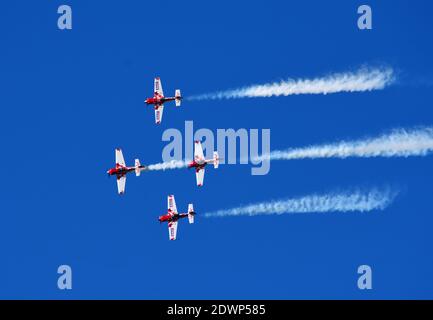 Die Global Stars zeigen Team in der Formation fliegen. Stockfoto