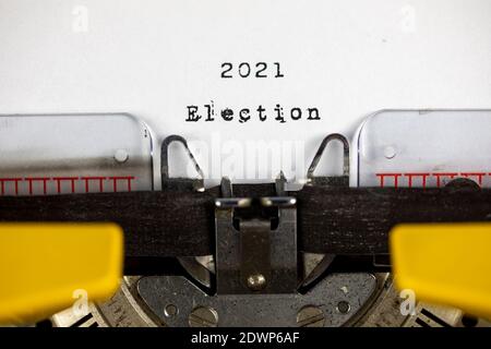 Wahl 2021 geschrieben auf einer alten Schreibmaschine Stockfoto