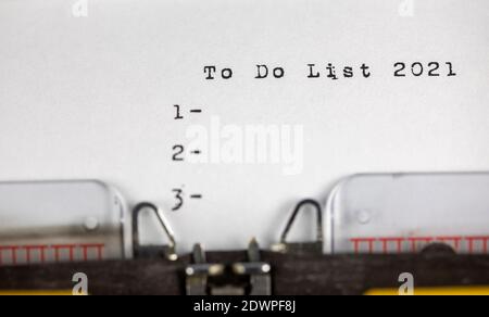 To Do List 2021 - geschrieben auf einer alten Schreibmaschine Stockfoto
