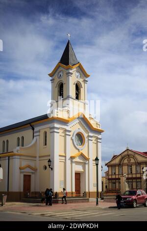 Maria Auxiliadora Kirche, Arturo Prat Hauptplatz, Puerto Natales, Chile Stockfoto