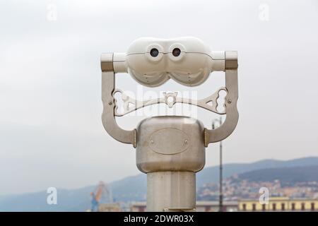 Münzfernglas-Viewer in Triest Italien Stockfoto