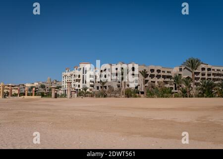 Sahl Hasheesh, Hurghada, Rotes Meer, Ägypten - dez 2020:unfertige Gebäude in einem teuren Resort Stockfoto