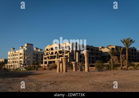 Sahl Hasheesh, Hurghada, Rotes Meer, Ägypten - dez 2020:unfertige Gebäude in einem teuren Resort Stockfoto