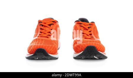 Vorderansicht von Sneakers Paar isoliert auf weißem Hintergrund Stockfoto