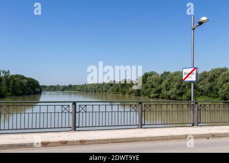 Inn, Grenzfluss zwischen Braunau am Inn OÖ und Simbach in Bayern Stockfoto