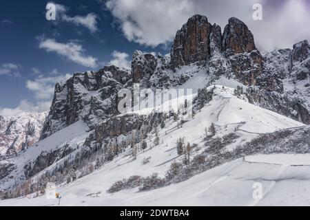 Italienische Dolomiten, mit Sellajoch, Grödnerpass, Costalunga Pass Stockfoto