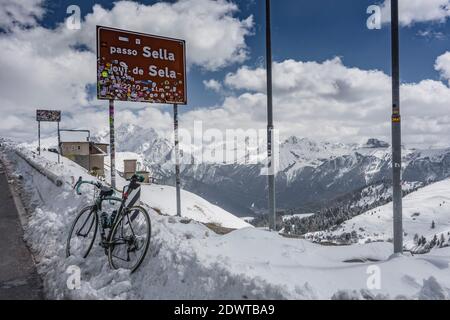 Italienische Dolomiten, mit Sellajoch, Grödnerpass, Costalunga Pass Stockfoto