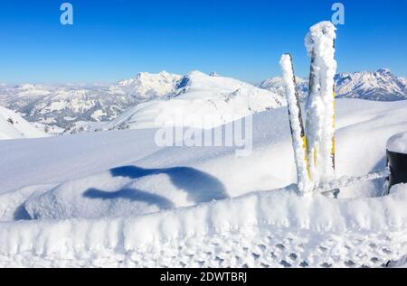 Bergkulisse in den tiroler alpen bei Kitzbühel Stockfoto