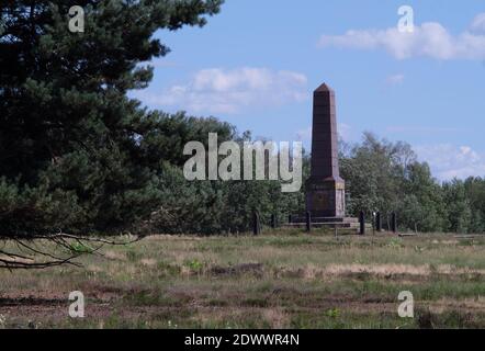 Obelisk - Denkmal zur Erinnerung an die Manoevres Friedrichs des Großen mit 44,000 Truppen im Jahr 1753. Sielmanns Naturlandschaft Döberitzer Heide Stockfoto