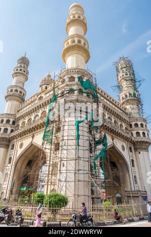 Charminar oder vier Minarette in Renovierung, das ist ein Denkmal und Moschee, im Jahr 1591 gebaut. Stockfoto