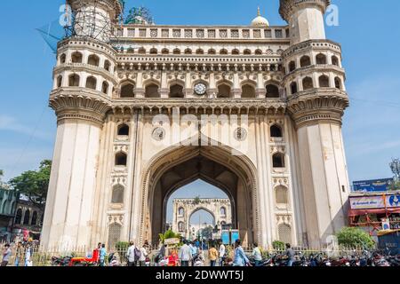 Charminar oder vier Minarette in Renovierung, das ist ein Denkmal und Moschee, im Jahr 1591 gebaut. Stockfoto