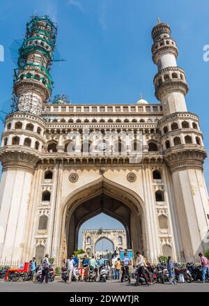 Charminar oder vier Minarette in Renovierung, das ist ein Denkmal und Moschee, im Jahr 1591 gebaut. Stockfoto