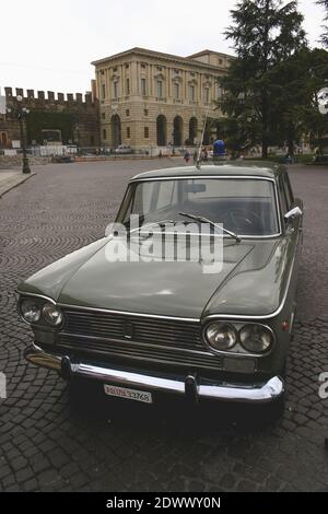 Verona, Italien - 20. Mai 2006: Polizeiautos, Oldtimer, der Marken Fiat und Alfa Romeo auf einer Show in der Stadt Verona. Stockfoto