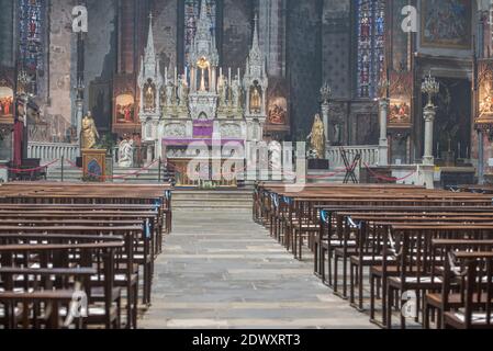 MIREPOIX, FRANKREICH - 21. dezember 2020: Alte Kathedrale von Saint Maurice des mittelalterlichen Dorfes Mirepoix in Südfrankreich Stockfoto